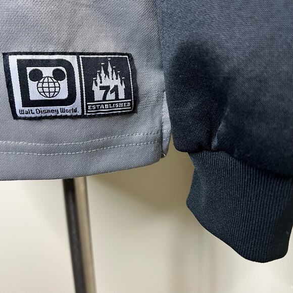 Walt Disney World Sweatshirt SMALL Dragons #8 Gwythaint & Mushu Crewneck Gray - Picture 8 of 8